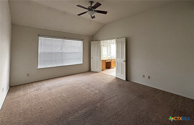 Photo - 607 Ottawa Dr