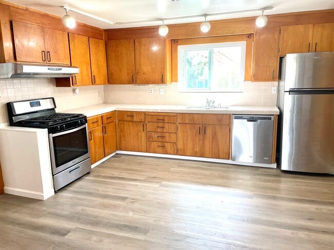 Photo - 6815 Moeser Ln Unit 6815 Moeser Ln  B