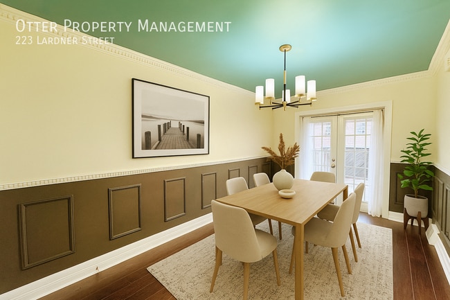 Photo - 223 Lardner St