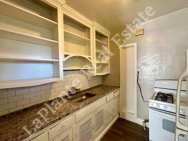 Photo - 2019 Kensington Rd Unit Upper