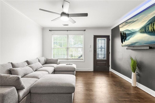 Photo - 545 Elmwood Rd NW