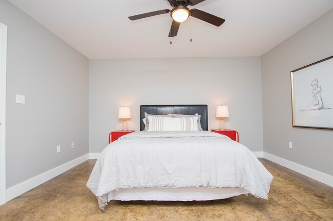 Photo - 410 W Matthews Ave Apartment Unit 410 W Matthews #A