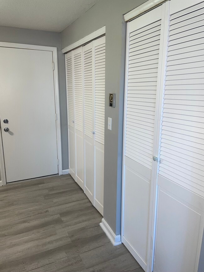 Photo - 2563 W Market St