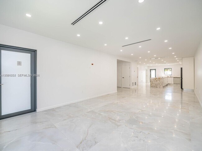 Photo - 30 NW 41st St