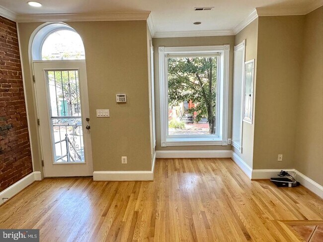 Photo - 1227 Linden Pl NE