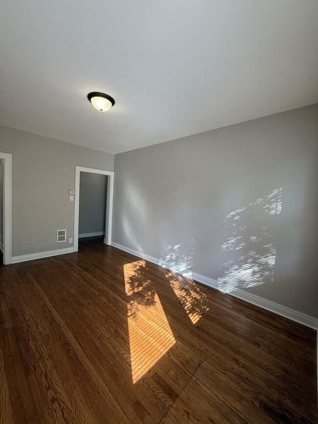 Photo - 3901 W Division St