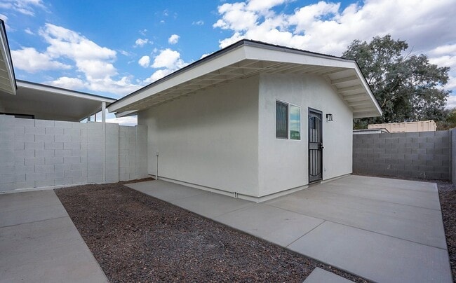 Building Photo - 9439 N 11th Ave Unit Casita