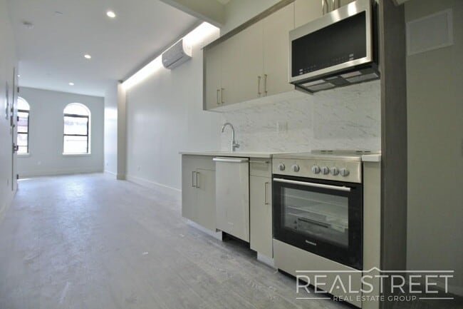 Modern New Studio in Bushwick! - Modern New Studio in Bushwick! Apartment Unit 2B