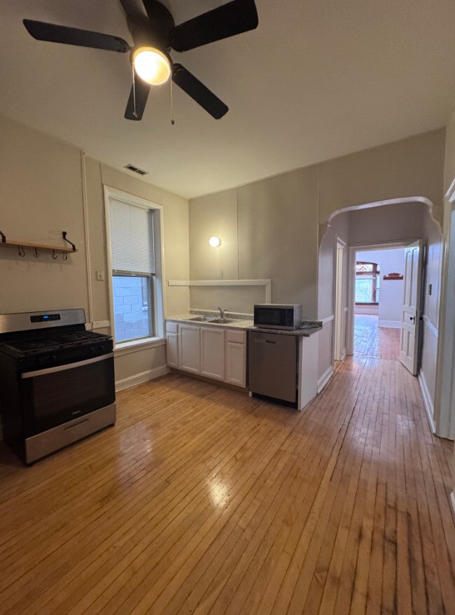 Photo - 1013 N Winchester Ave Unit 2