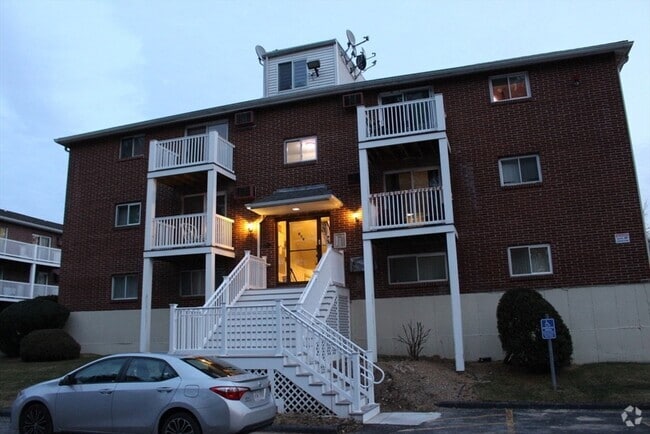 Building Photo - 616 Boston Post Rd E Unit 27 Rental