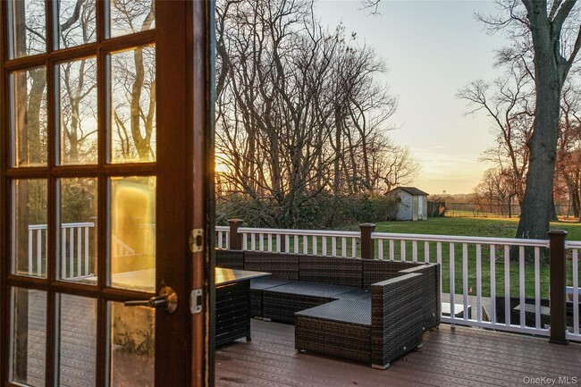 Photo - 1041 Glen Cove Ave