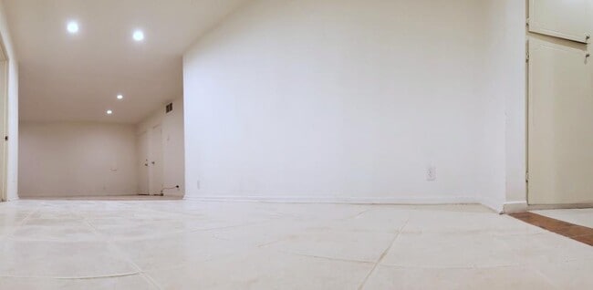 Photo - 3 bedroom in Van Nuys CA 91406