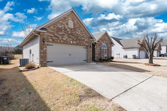 Photo - 2520 Stonecreek Trail