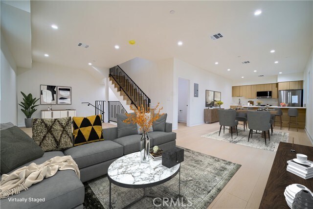 Building Photo - 257 S Ave 54