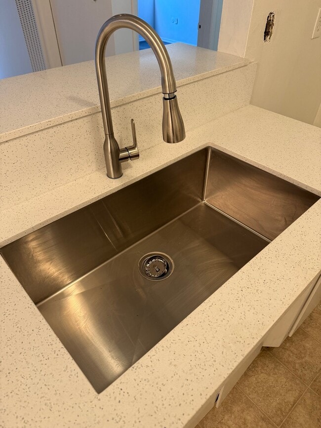 1661 W 219th St Unit 15