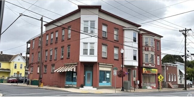 Historic Hoffman Building 1912 - 300-306 W Main St Rental