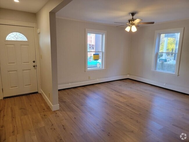 Building Photo - 45 Kinnaird St Unit 1 Rental