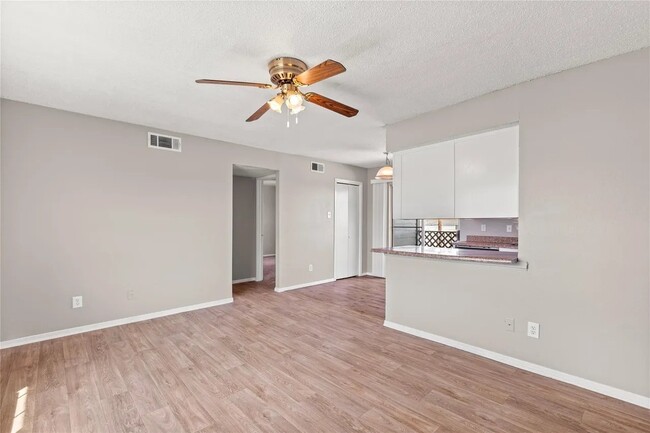 Photo - 1625 Mary K Ln Unidad 1627