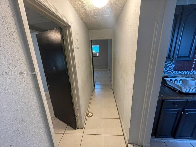 Photo - 1645 Lauderdale Manor Dr