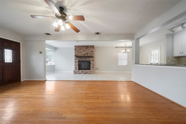 Photo - 930 W 42nd St