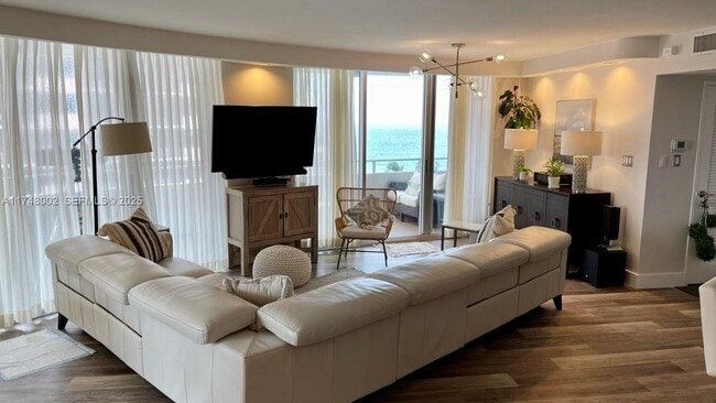 Photo - 5161 Collins Ave Unit 1012