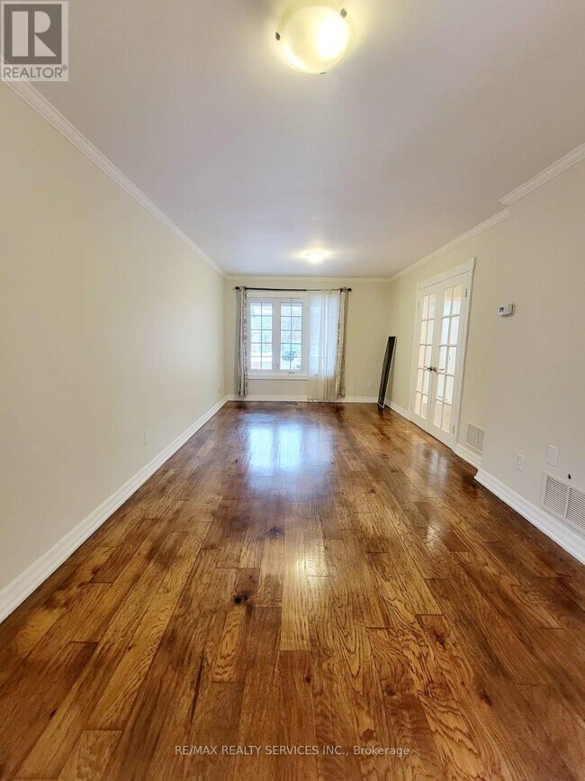 Photo - 15 Chipmunk Crescent