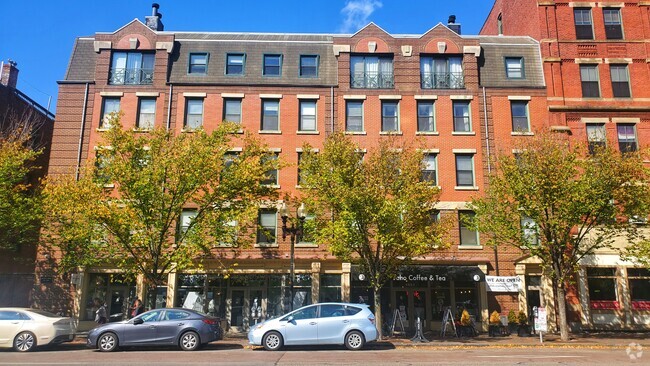 Building Photo - 1661 Washington St Rental