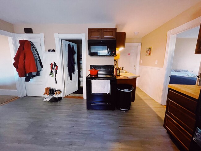 39 Chestnut St Unit Flr 2