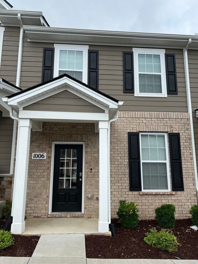 Building Photo - 3 bedroom, 2.5 Bath, 2 story Townhome in Columbia, TN