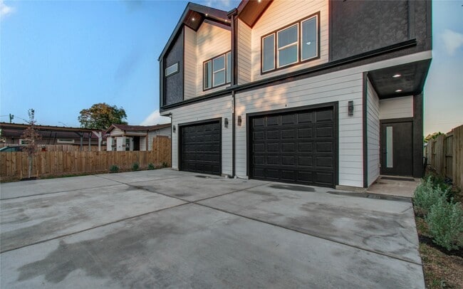 Photo - 8533 Amadwe St