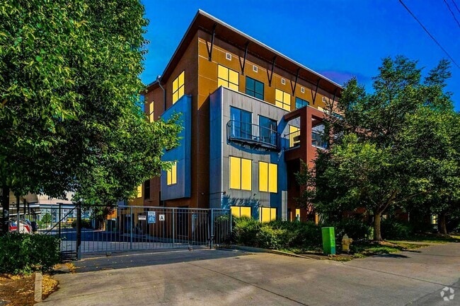Building Photo - 2 Bedroom 2 Bathroom Loft Condo in RiNo (R...