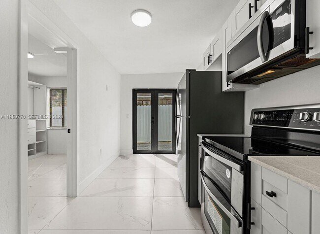 Photo - 921 NW 22nd Ct Unit 2