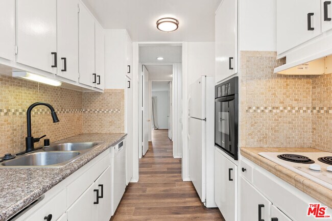 Photo - 6000 Canterbury Dr Unit I217