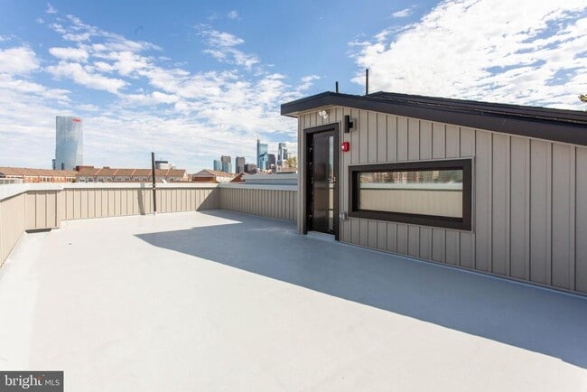 Building Photo - 2553 Montrose St Unit A