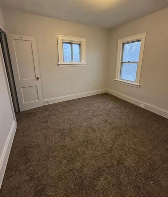 Photo - 3bd Single Vouchers Only