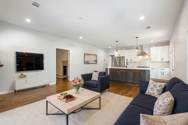 Photo - 1260 Hartford Ave SW