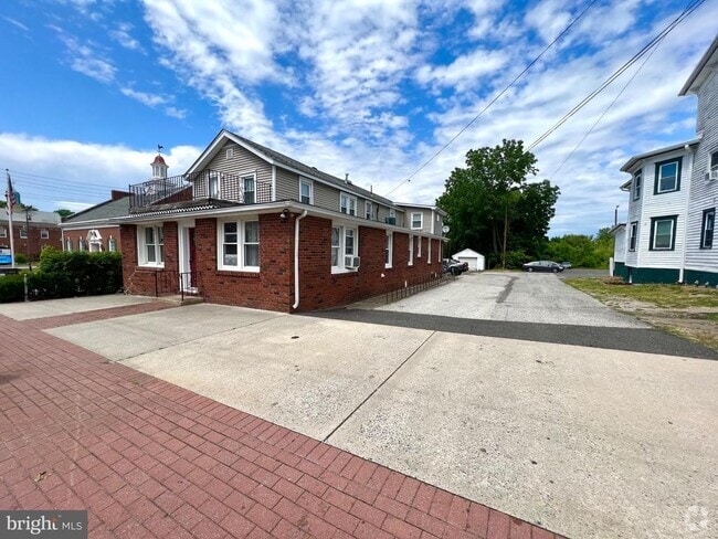 Building Photo - 328 S Main St Rental