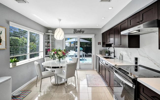 Photo - 1001 NE 17th Ct