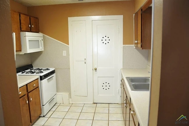 Photo - 1523 S Robertson Ave