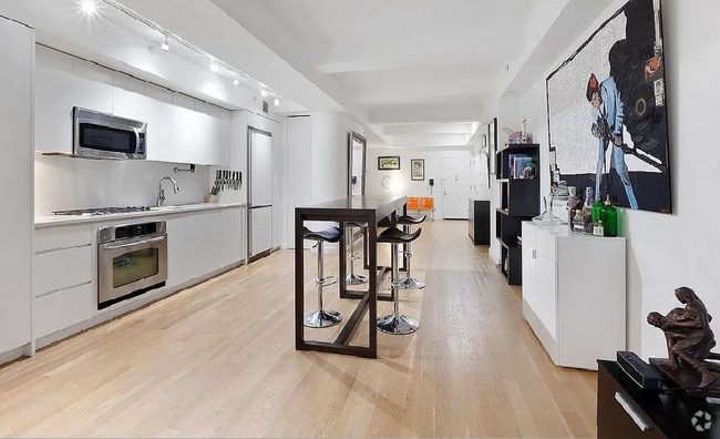 Building Photo - 172 E 73rd St Unit 6 Rental