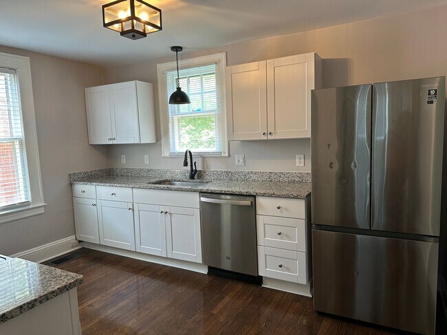 Three bedroom, three bath house in West End! - Three bedroom, three bath house in West End!