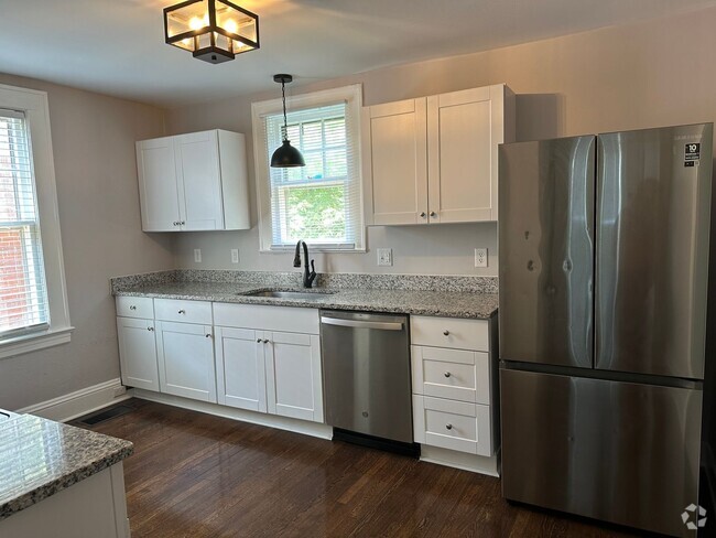 Building Photo - Three bedroom, three bath house in West End!