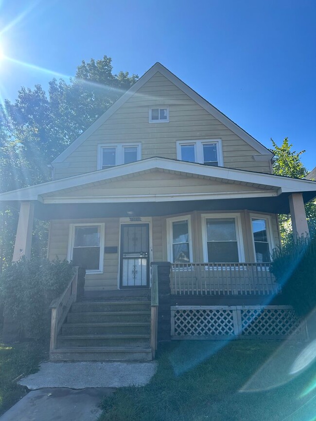 Three bedroom single family home on Clevel... - Three bedroom single family home on Clevel...