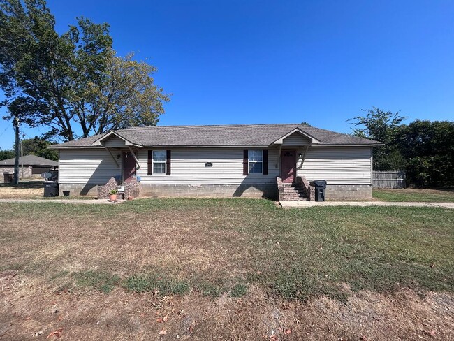 Building Photo - 2414 Boydston St