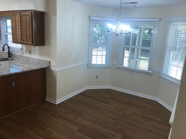 Photo - 2416 Creekmore Ct