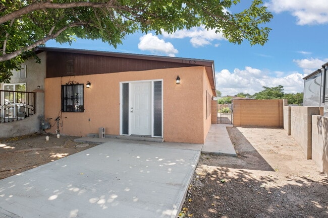 Building Photo - 1105 Calle Mesquite Rental