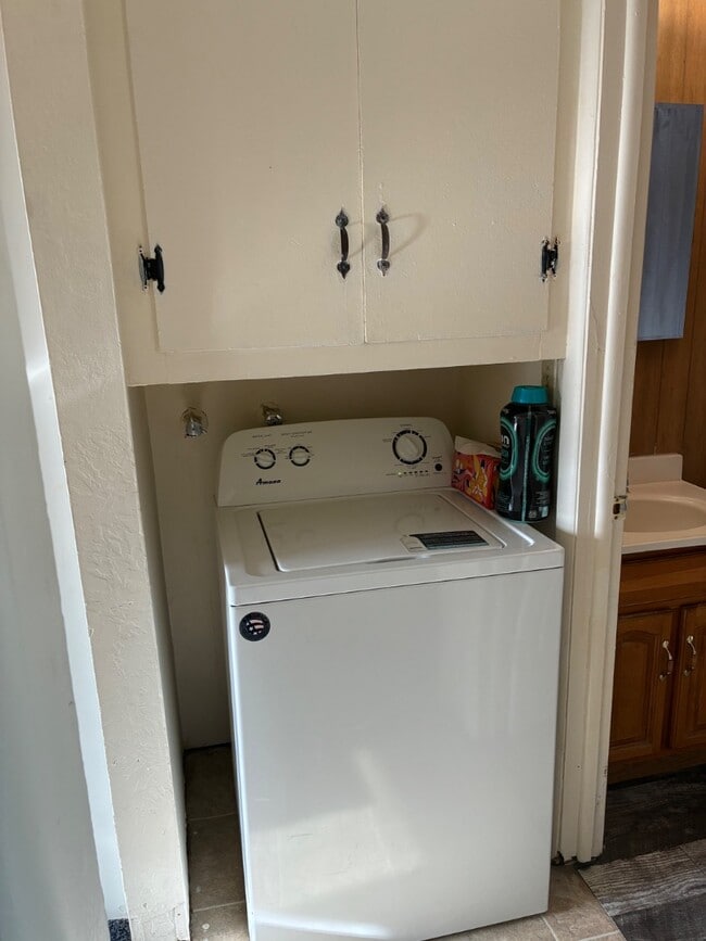 Photo - 202 W Lorene Ln