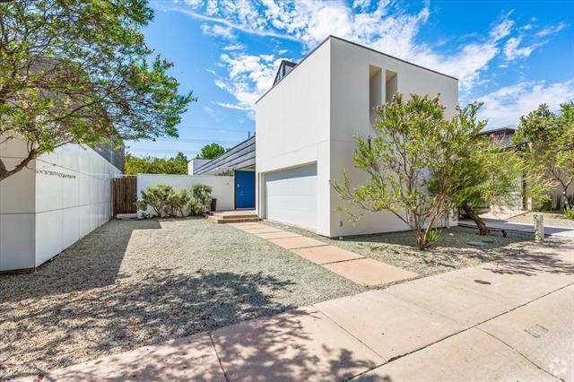 Building Photo - 33 Vanguard Way Rental