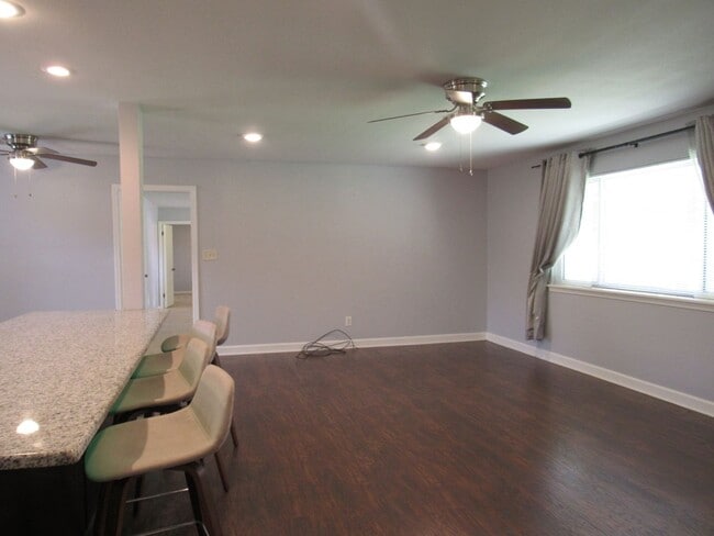Photo - Contact Peggy 501 676 1758