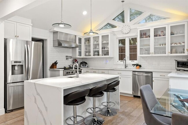 Photo - 1703 Meadowbrook Dr